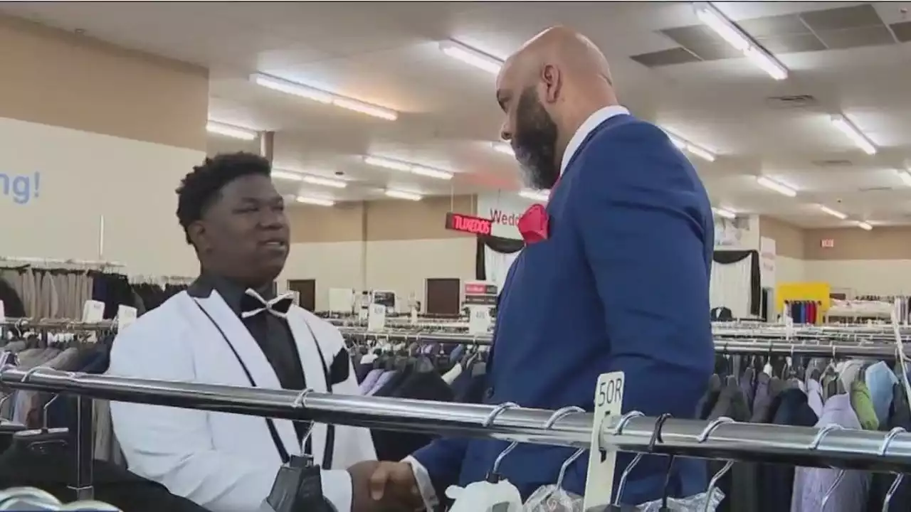 HEARTWARMING: HISD employee takes senior shopping for prom