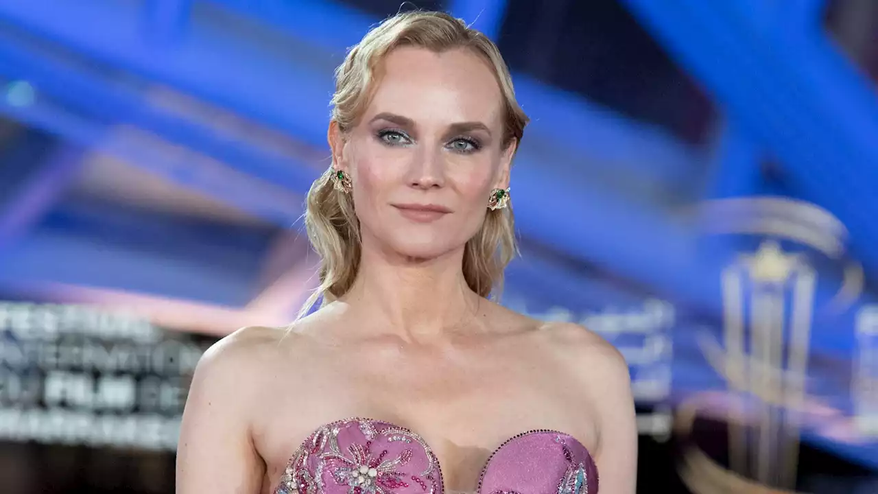 Diane Kruger, splendide en jupe transparente et avec la tendance accessoire la plus controversée du moment - Grazia