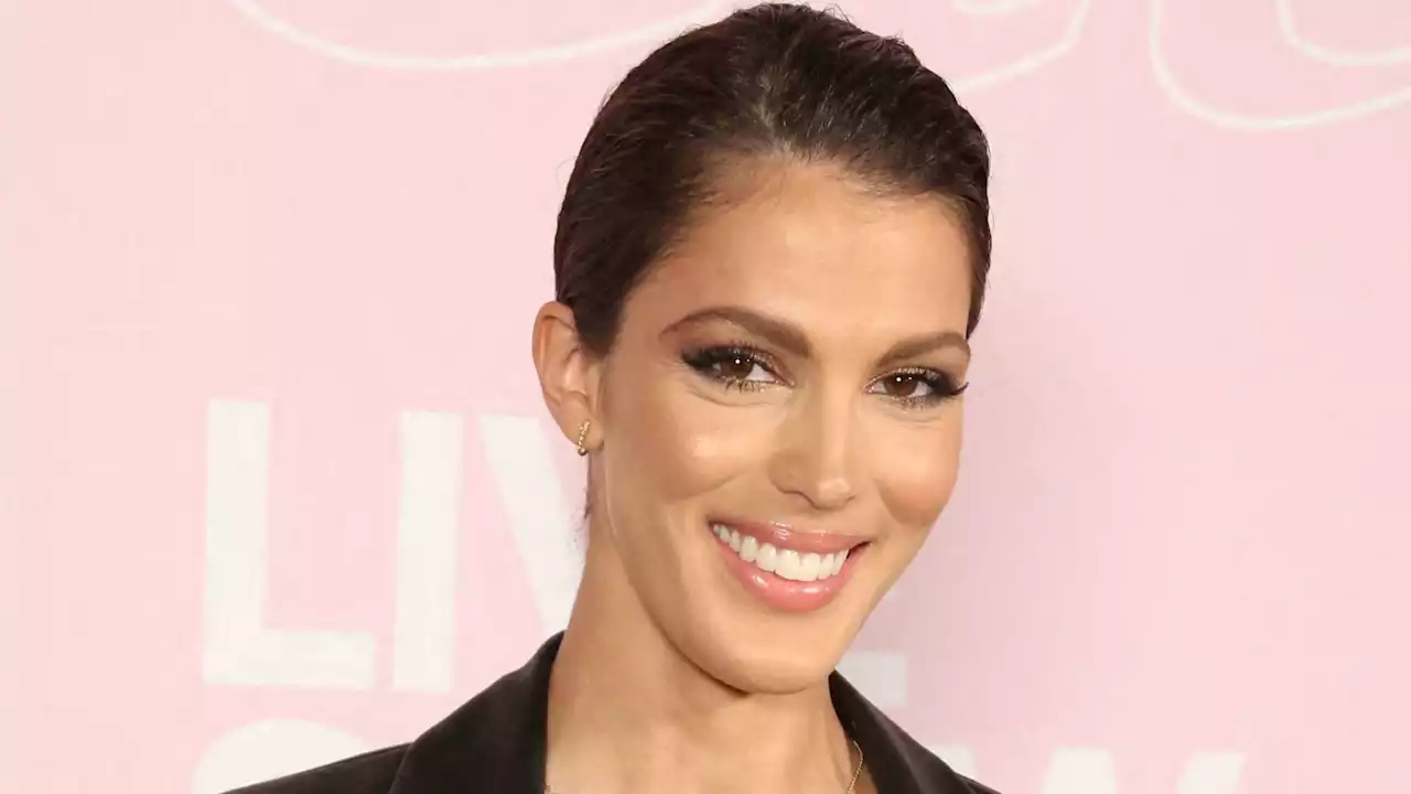 Iris Mittenaere Plus Sexy Que Jamais Topless Et En String Elle