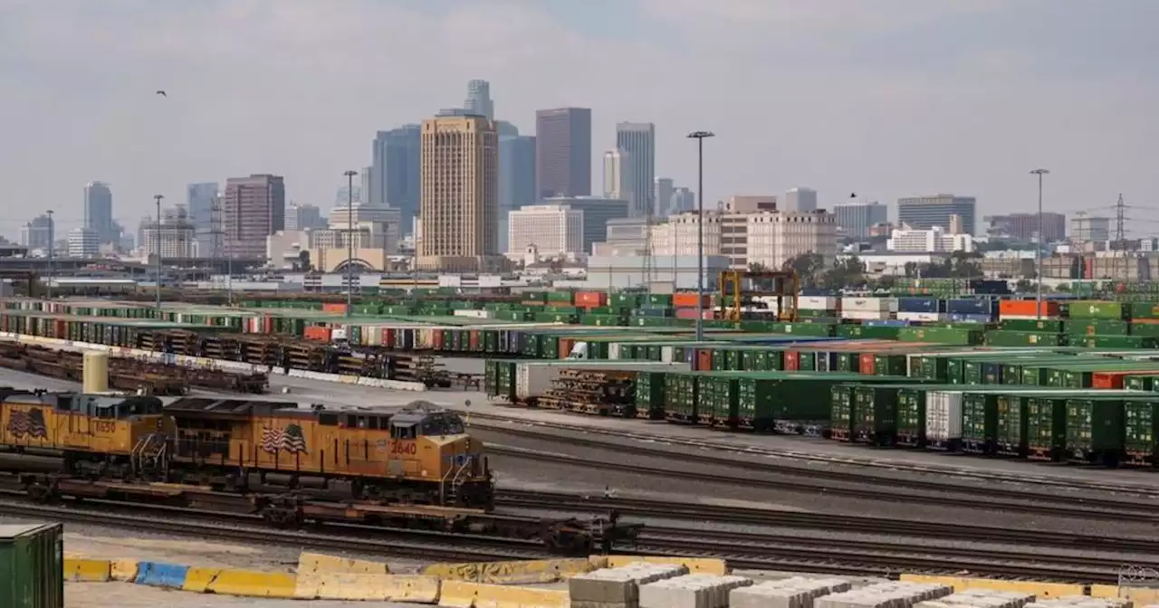 California passes 1st-in-nation emission rules for trains