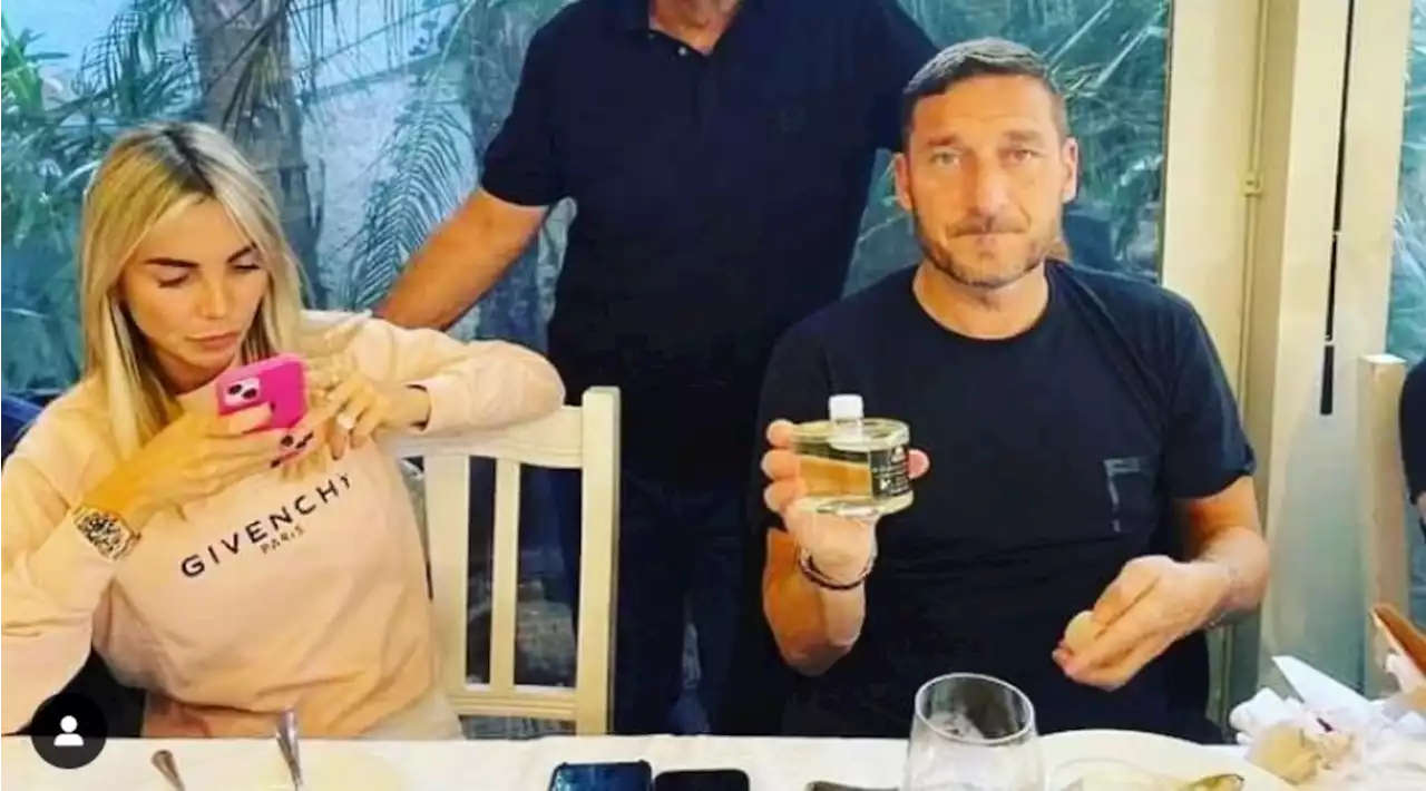 Francesco Totti e Noemi Bocchi a pranzo a Terracina, i luoghi del cuore di Ilary Blasi