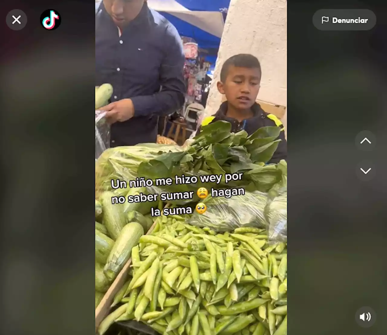 Niño emprende venta de verduras, hace suma a clienta y se viraliza