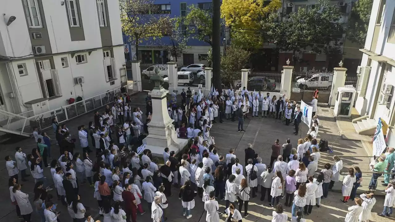 Abrazo al Hospital Gutiérrez para pedir seguridad edilicia