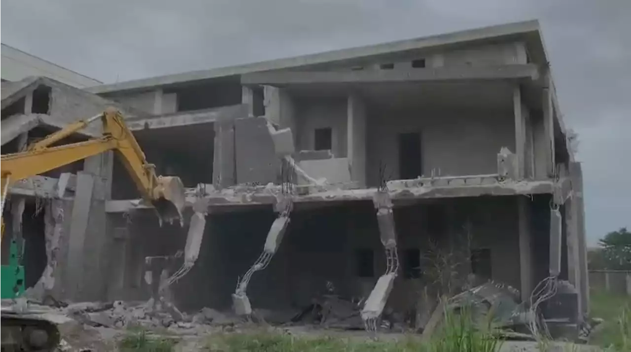 VIDEO: LASBCA begins demolition of illegal buildings on Banana Island