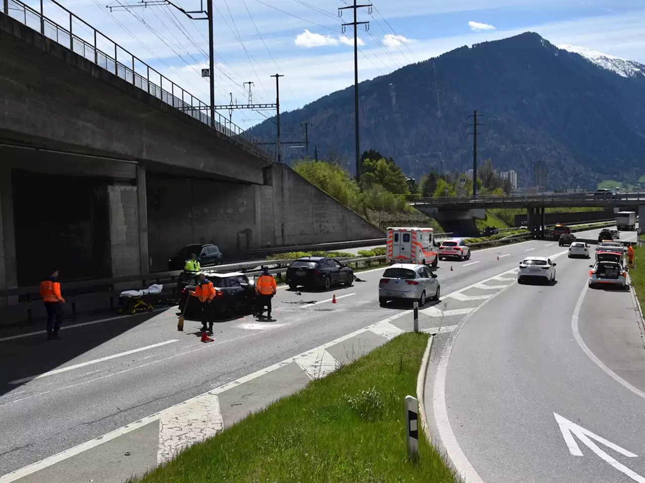 Stadt Chur GR: Geplatzter Reifen löst Auffahrunfall aus