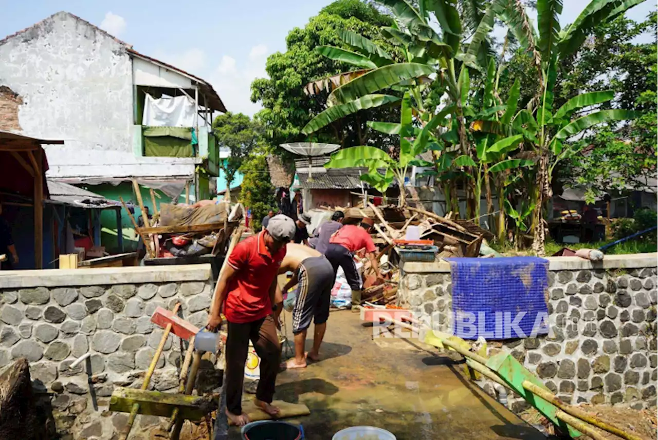 Pemkab Bogor Siapkan Bantuan Rp 500 Juta untuk Korban Banjir Leuwisadeng |Republika Online