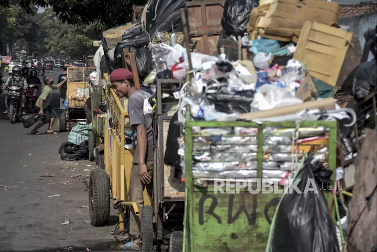 Selepas Lebaran, 700 Ton Sampah Menumpuk di TPS Kota Bandung |Republika Online