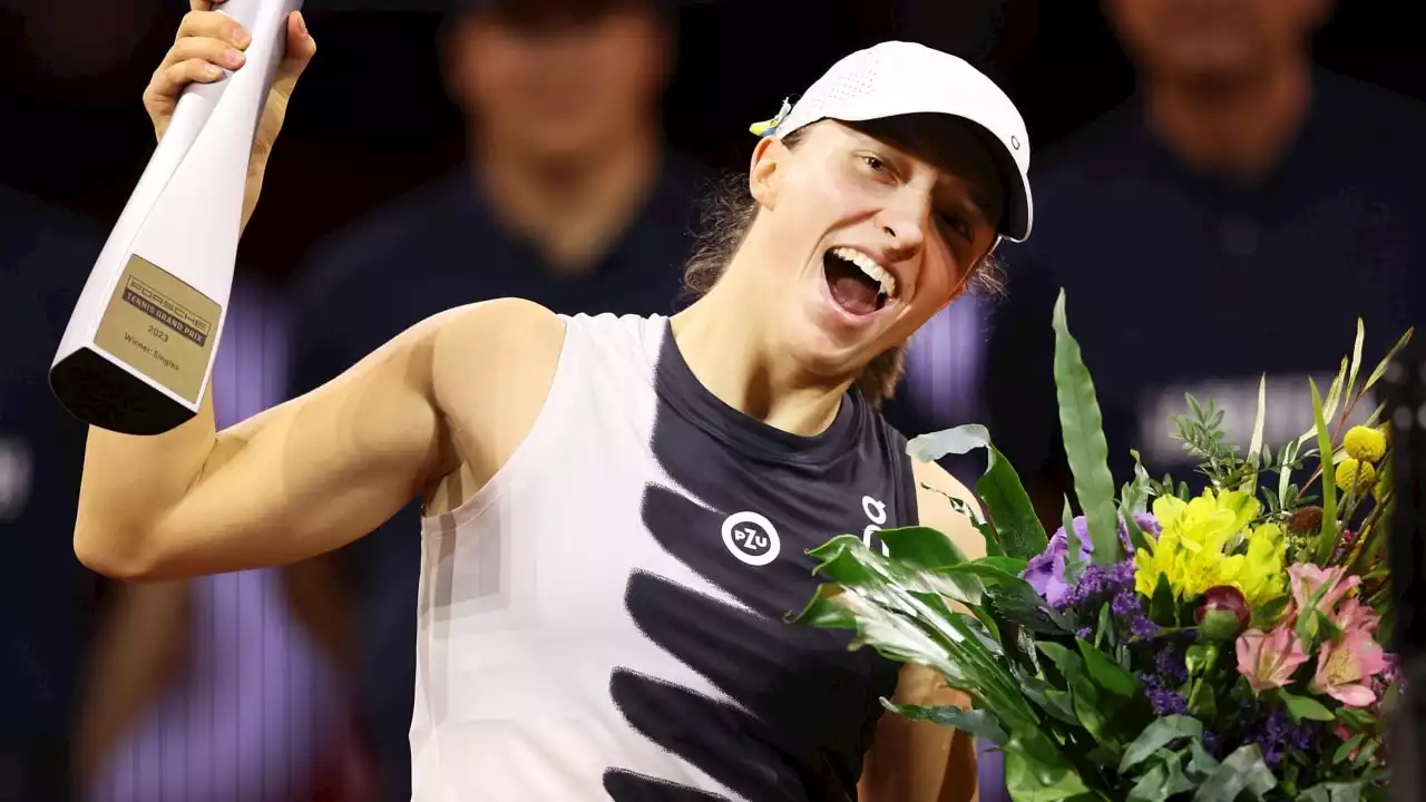 World number one tennis star calls for equal pay