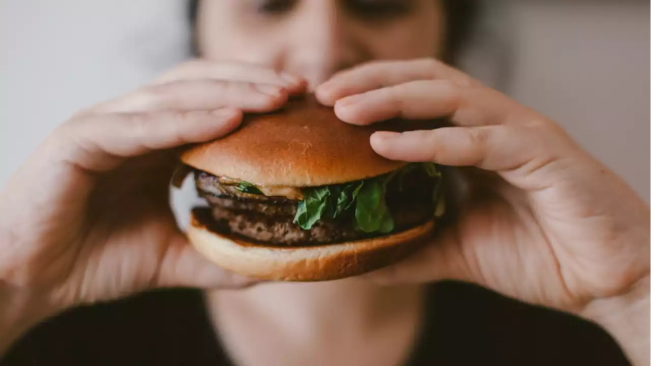 Ingesting This Electric Capsule May Help Cure an Eating Disorder