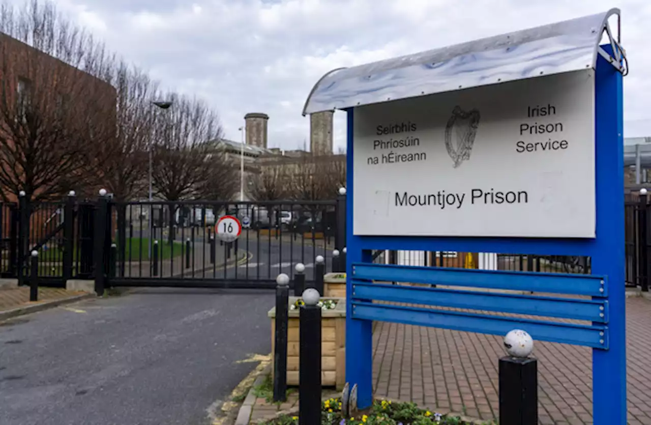 Head of prison officers' group says overcrowding is putting staff and prisoners 'at risk'