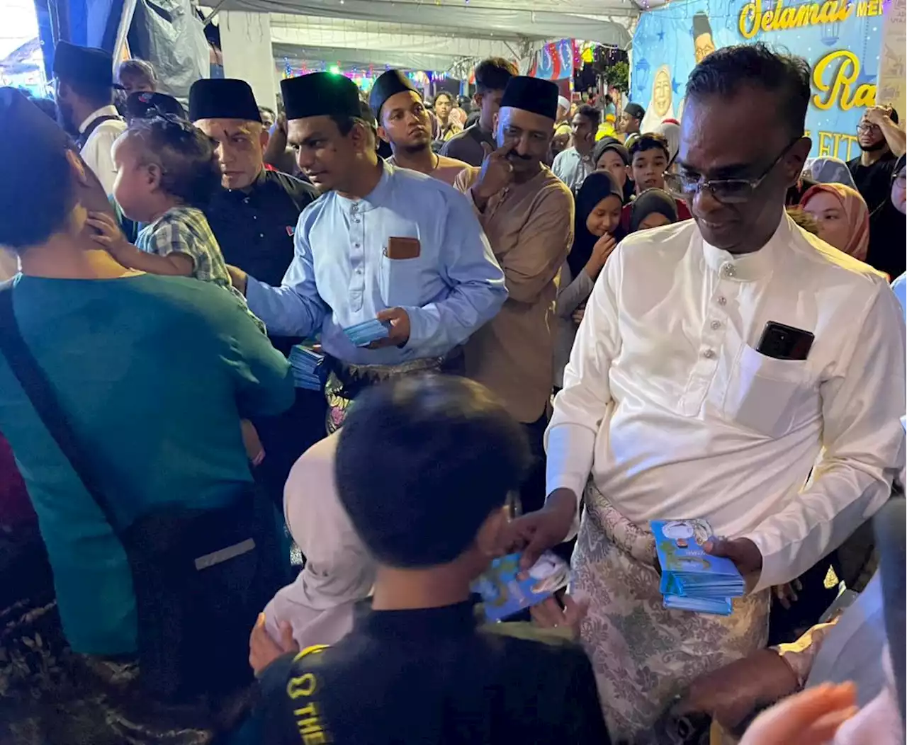 15,000 penduduk Kampung Melayu rai Aidilfitri 5 malam