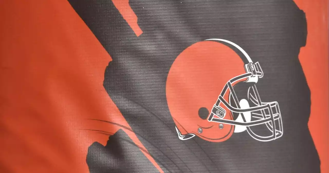 It's time to vote for the fan-designed Cleveland Browns Dog Logo