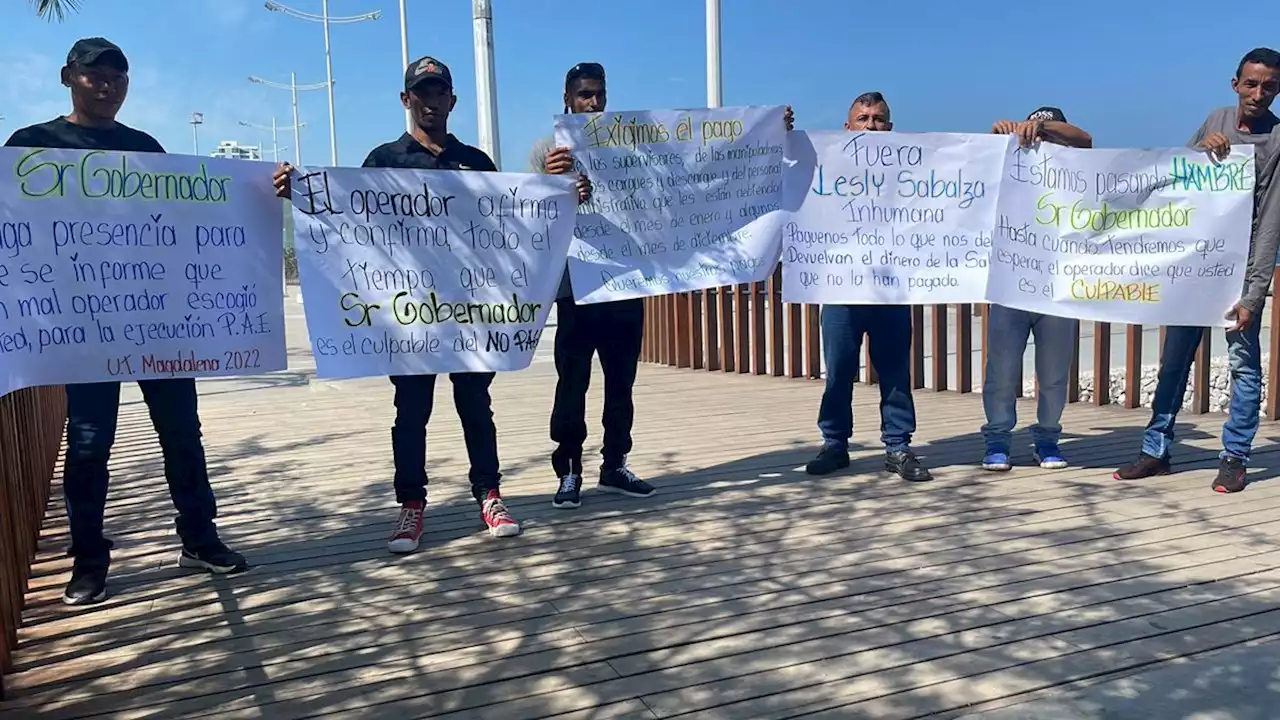 Trabajadores del PAE protestan a las afueras de la Gobernación del Magdalena