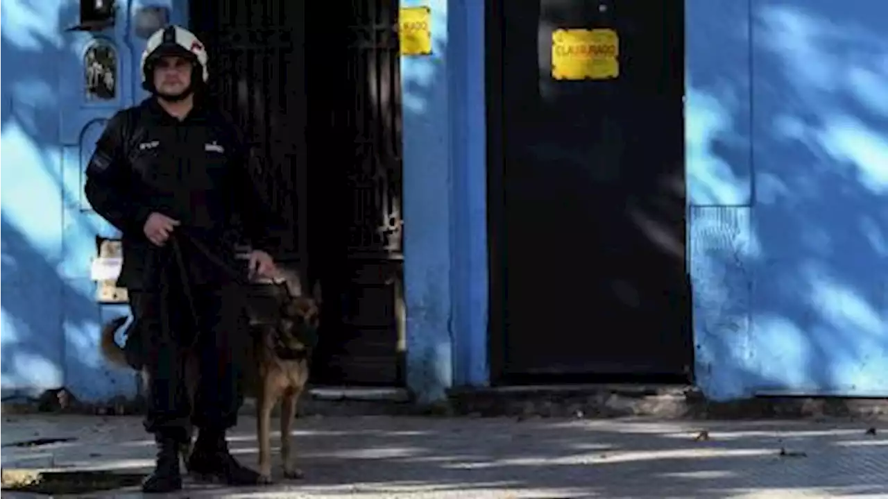 Con una grúa para retirar los escombros, se retomó la búsqueda de la mujer desaparecida