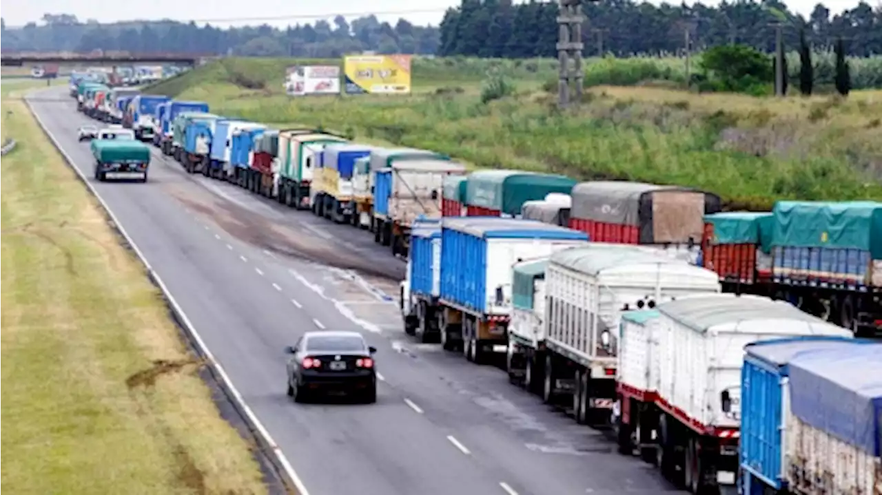 Restringen la circulación de camiones por autopistas y rutas bonaerenses