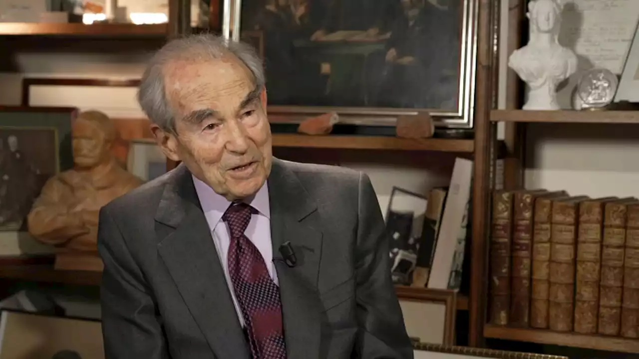 Robert Badinter affirme que 'les prochaines élections se joueront probablement aussi' sur la retraite