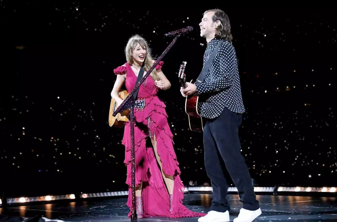 Taylor Swift Sings About ‘Falling Back in Love’ on The National Collab