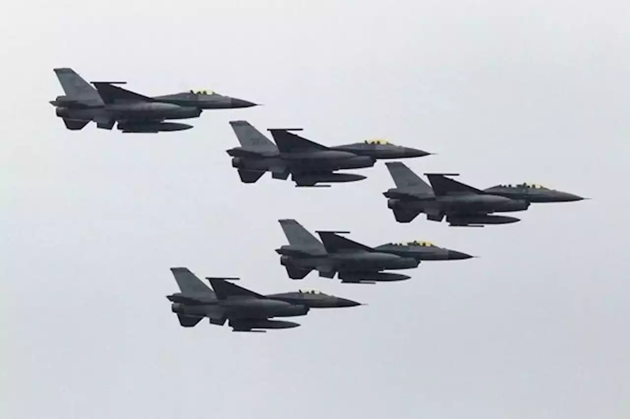 Menlu Ukraina Ngotot AS Segera Kirim Jet Tempur F-16