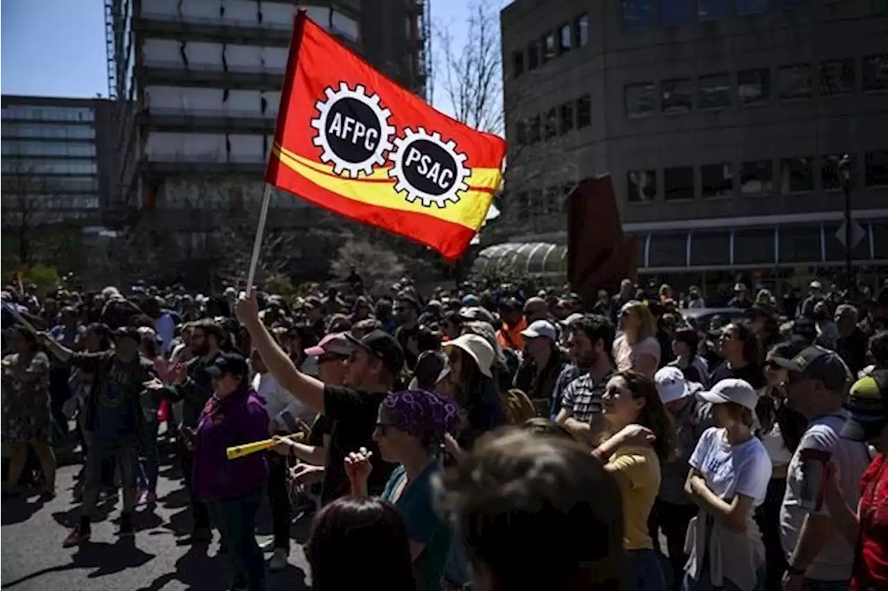 Trudeau says government making 'serious offers' to end public service strike