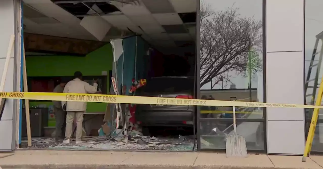 Toddler, 2 adults hurt when minivan crashes into Chatham daycare