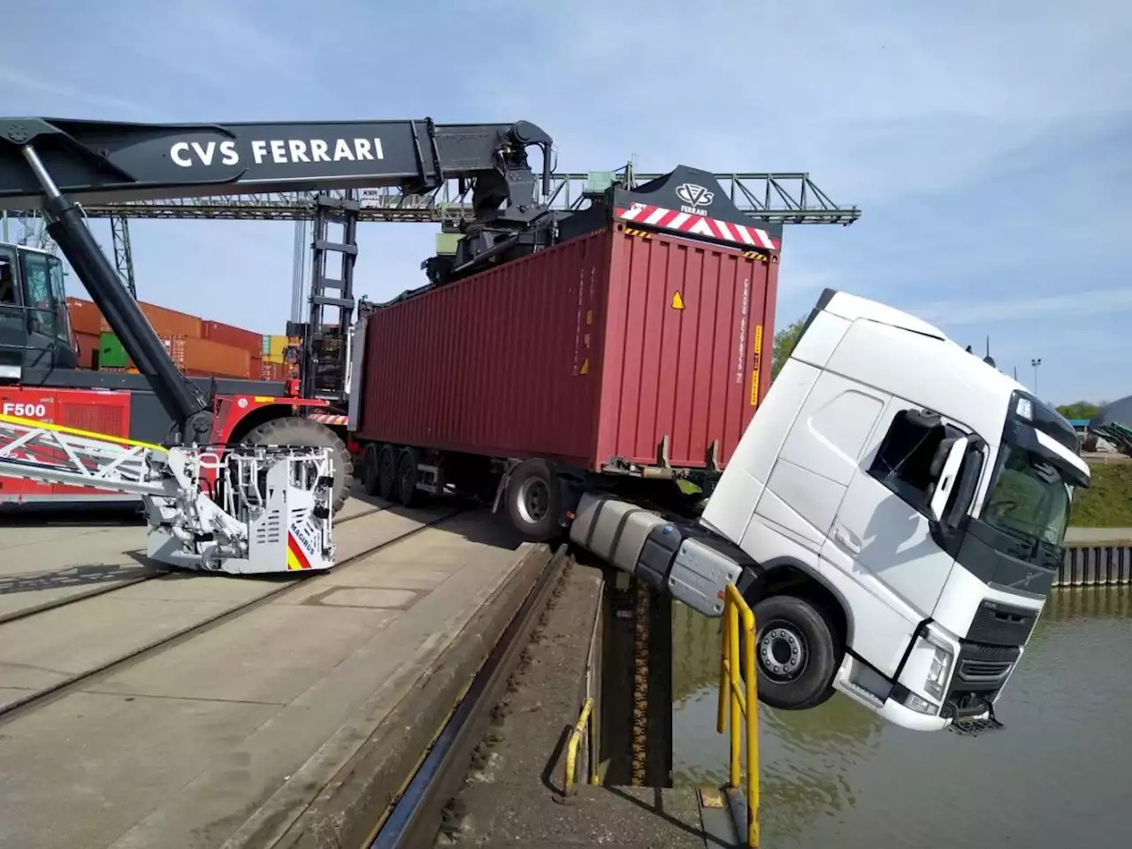 Verkehrsunfall im Hafen Trier --- (Cityreport24-Nachrichtenblog)