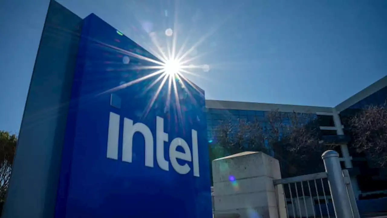 Benchmark upgrades Intel, says investors should get constructive on chip stock after earnings