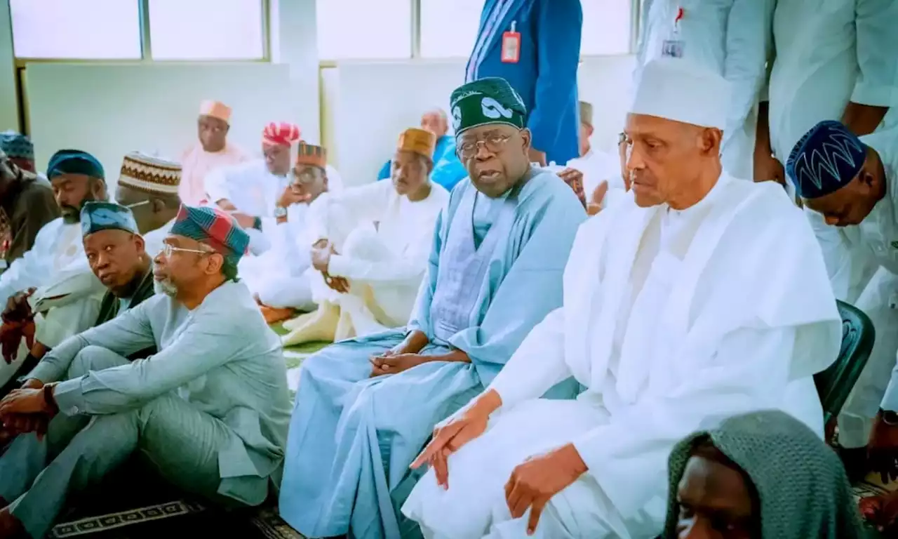 Tinubu joins Buhari for Jumaat prayers in Aso Rock