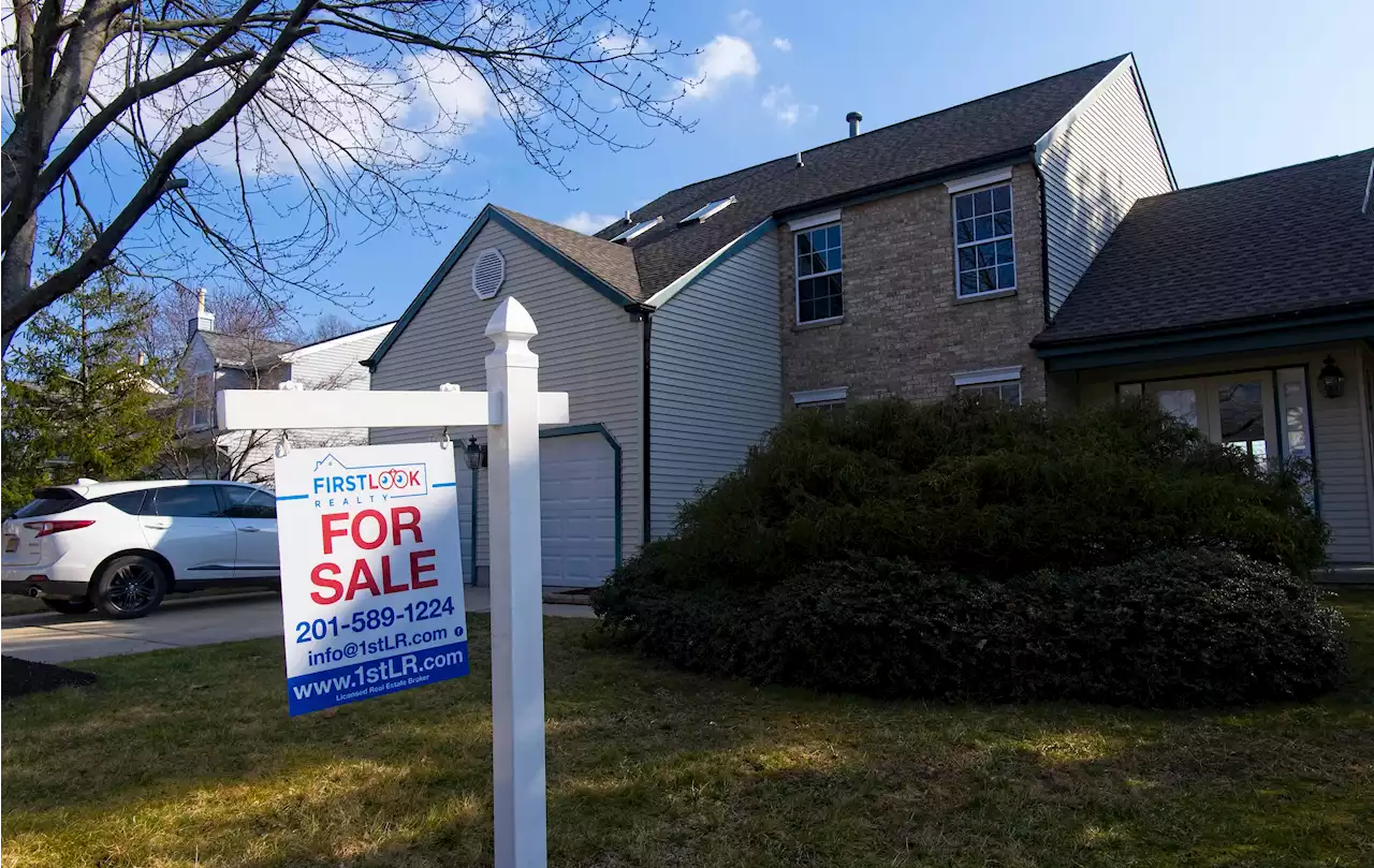 Average rate on long-term mortgage climbs for second straight week