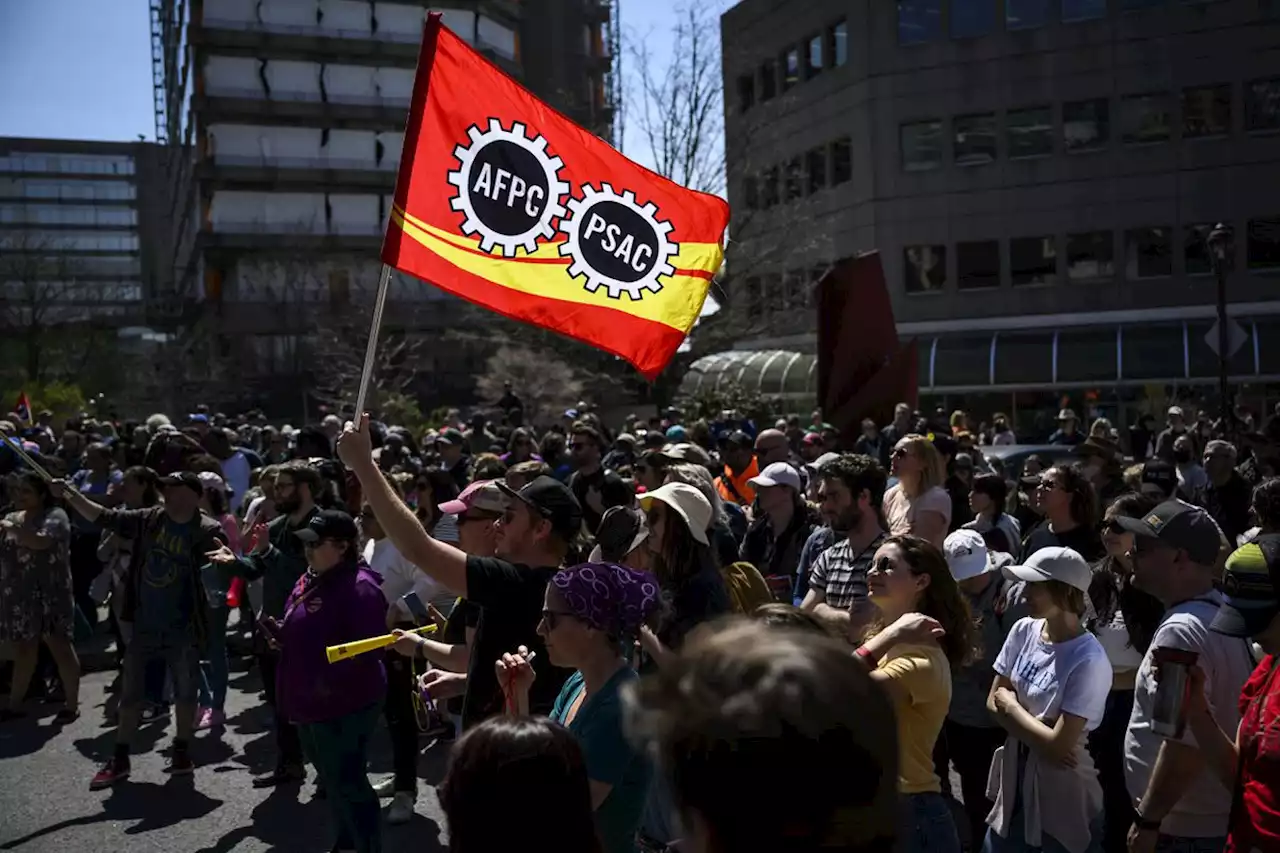 Federal government has tabled new offer on tenth day of strike, PSAC says