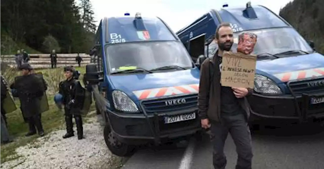 Les feintes de Macron pour échapper aux comités d’accueil