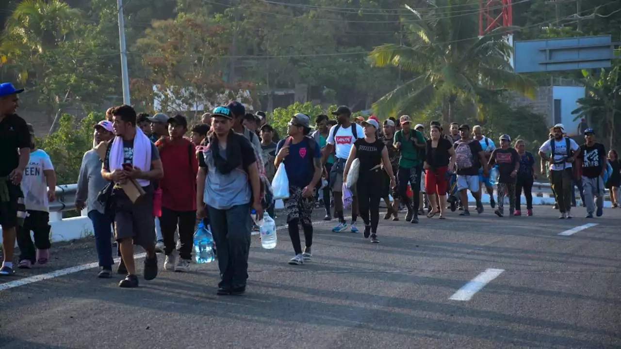 Migrantes e INM acuerdan disolver caravana que buscaba llegar a CDMX