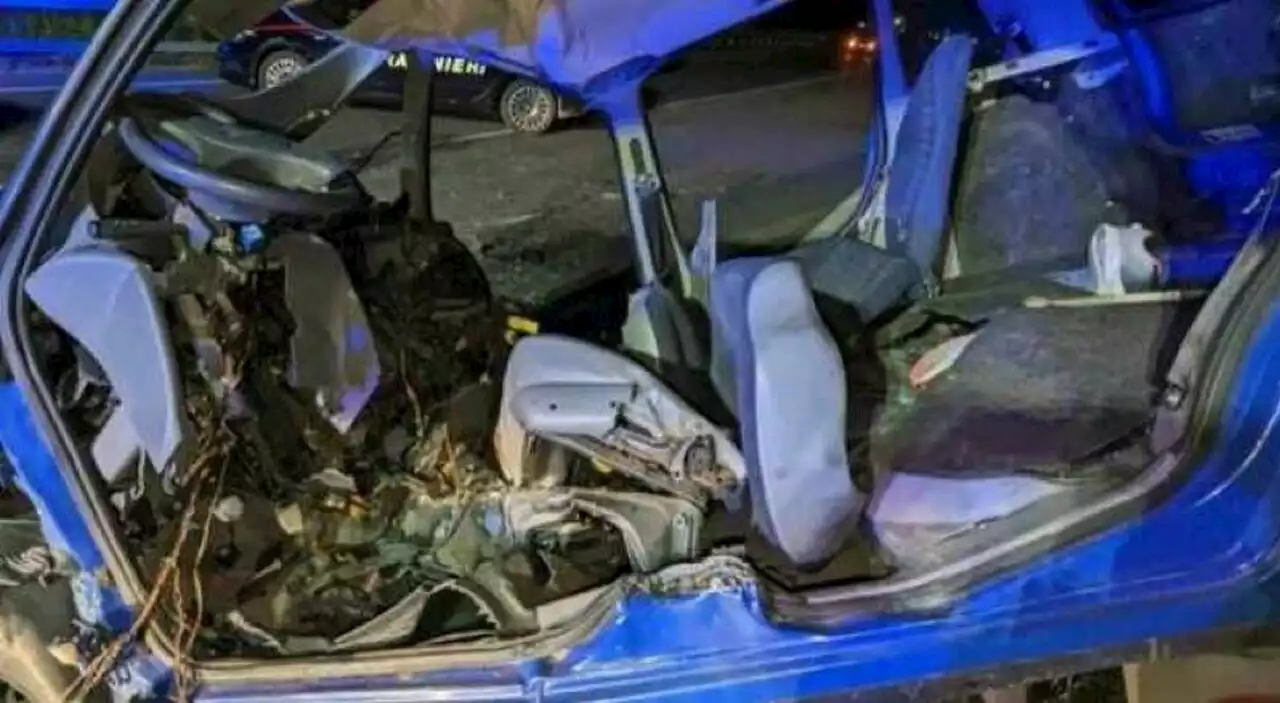 Incidente frontale sulla provinciale, tre morti: Alessandro aveva 27 anni, nell'altra auto marito e moglie di 30 e 25 anni