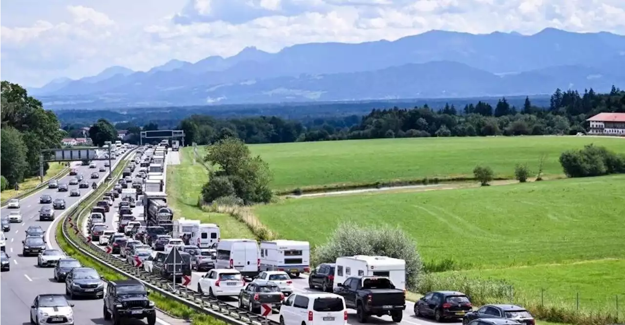 Sperrungen auf wichtigen Reiserouten: ADAC erwartet volle Straßen