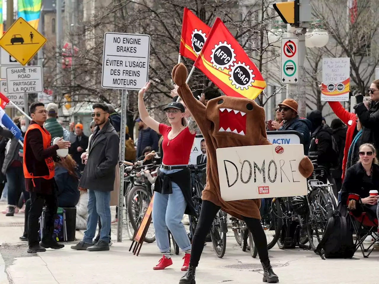 FIRST READING: As PSAC escalates strike, Canadians say government workers paid just fine