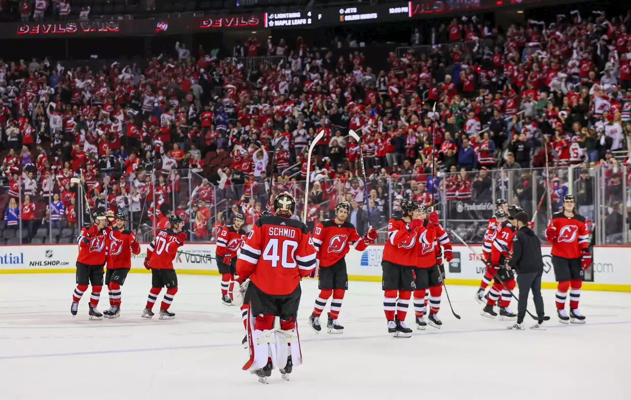 Devils’ absurd 3rd-period effort key in 4-0 blowout win over Rangers in Game 5