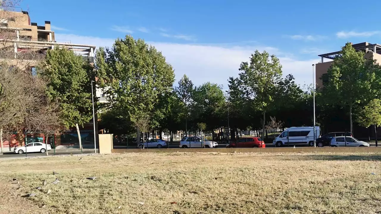 Heridos 6 menores al chocar un coche contra banco en el que estaban sentados en Guadalajara