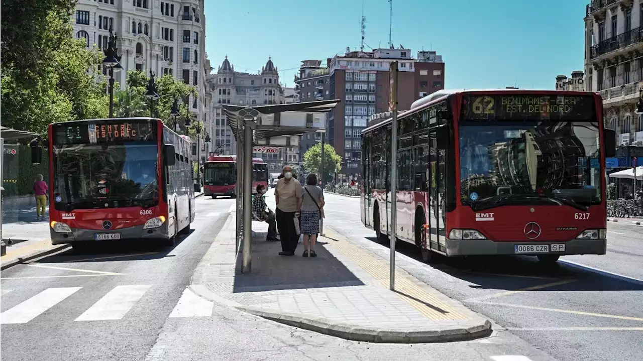 Muere una profesora jubilada en Valencia tras golpearse en la cabeza al frenar el autobús