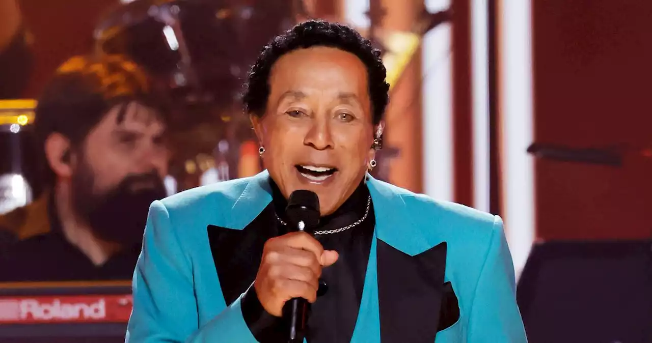 Smokey Robinson Gives Out Gasms After Gasms