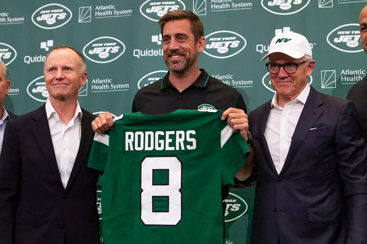 ‘Old guy’ Aaron Rodgers shows how Jets thinking changes at flawless introduction