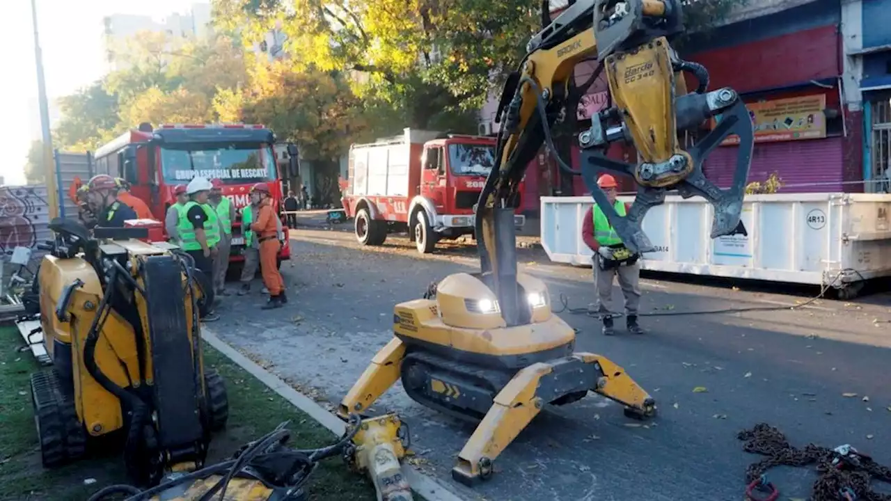 Derrumbe floresta: rescatistas encontraron un cuerpo entre los escombros | En el edificio vivían alrededor de 120 personas