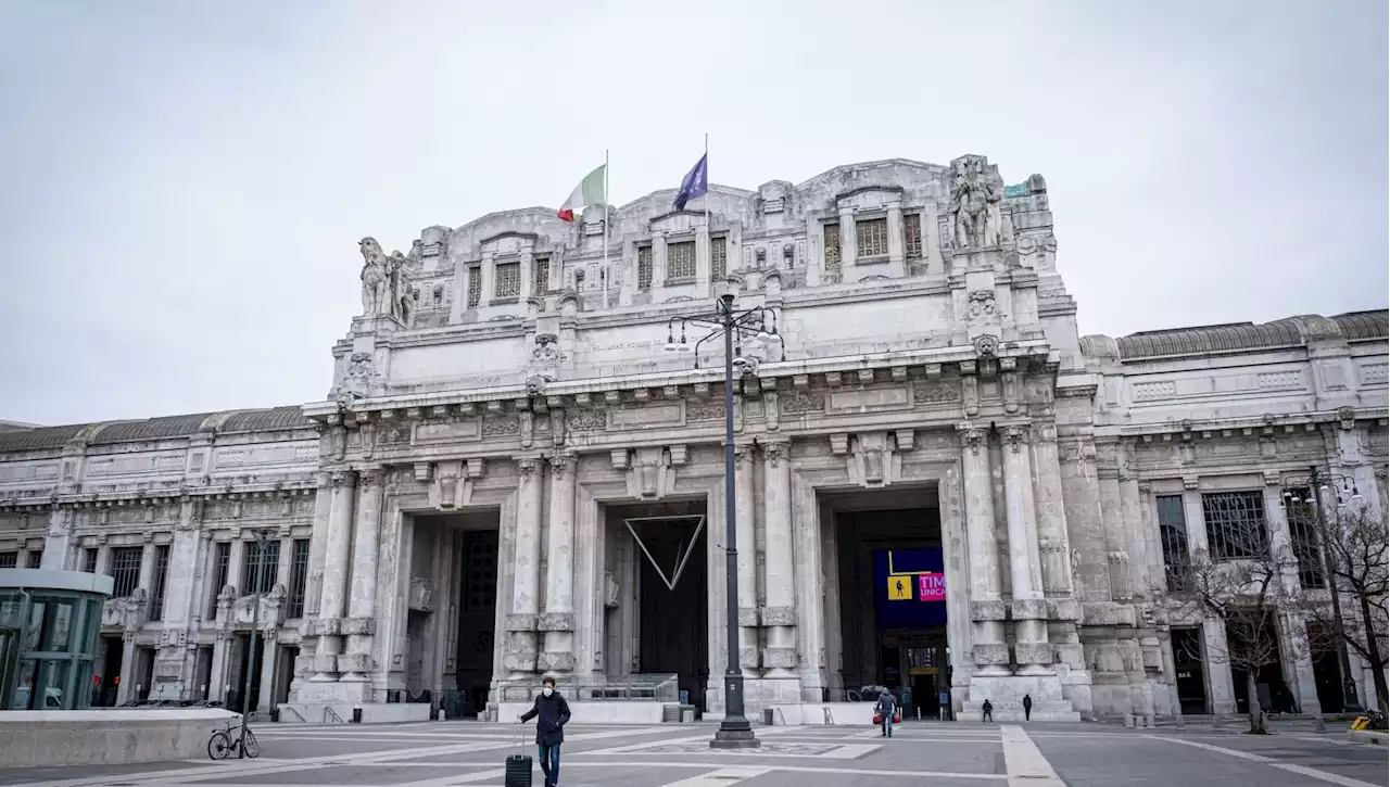 Donna violentata nella stazione Centrale di Milano mentre va a prendere il treno: fermato un uomo