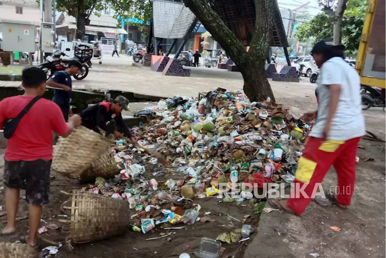 Libur Lebaran, Sampah di Pangandaran Bisa Mencapai Ratusan Ton |Republika Online