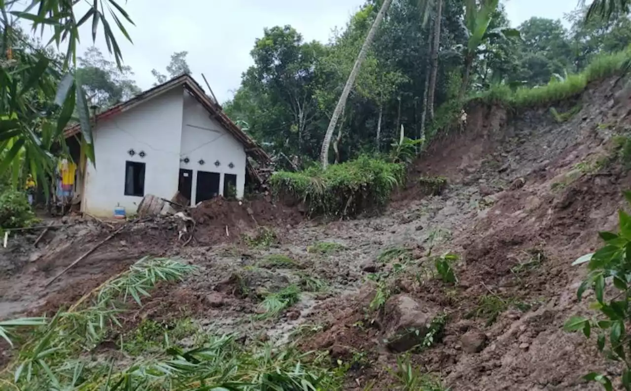 Longsor Terjadi di Sejumlah Titik Wilayah Sukabumi |Republika Online