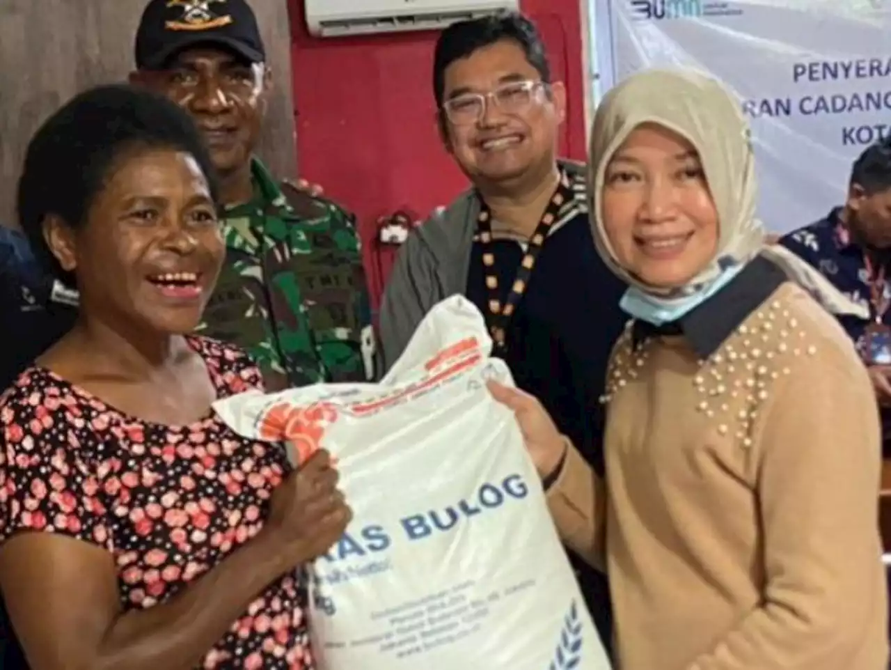 Pos Indonesia Pantau Distribusi Bantuan Pangan CBP di Jayapura |Republika Online