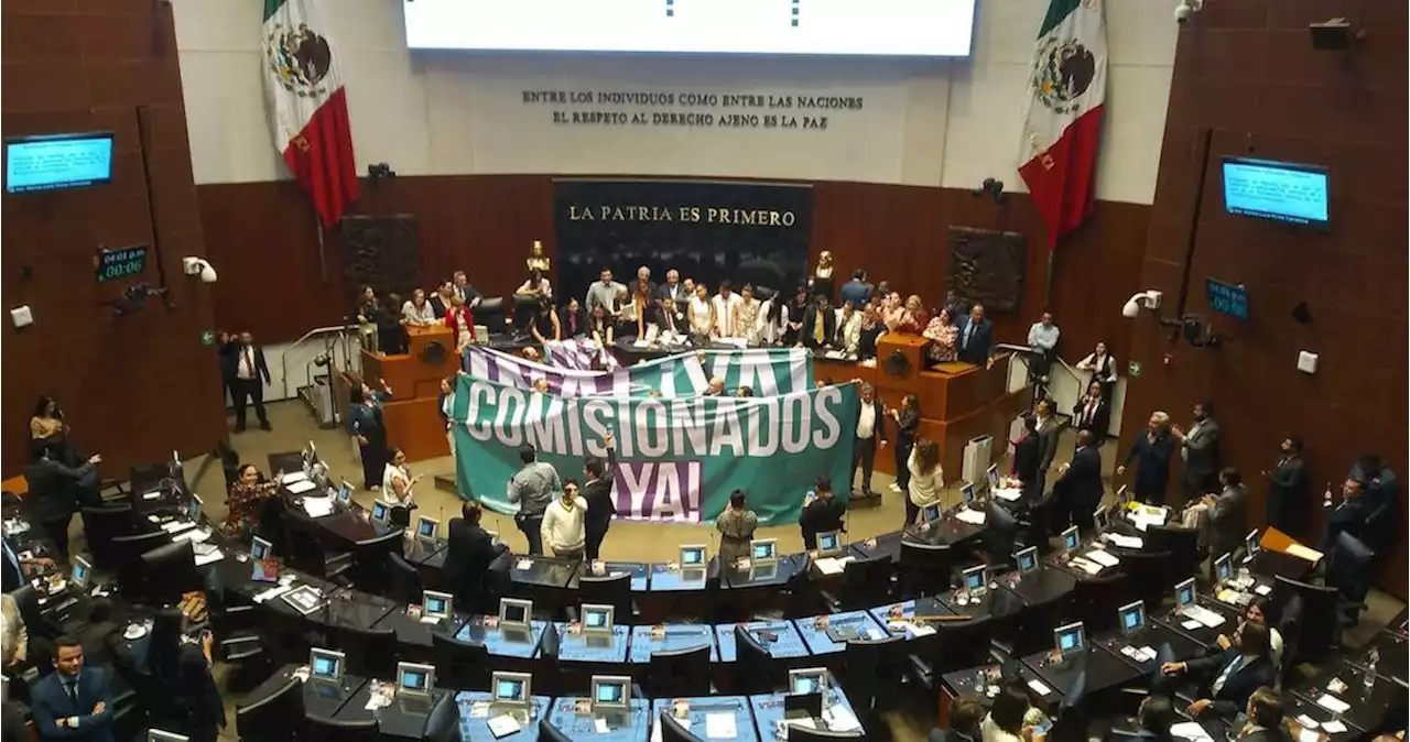 VIDEOS: Toma de tribuna por falta de nombramiento en INAI desata caos en el Senado