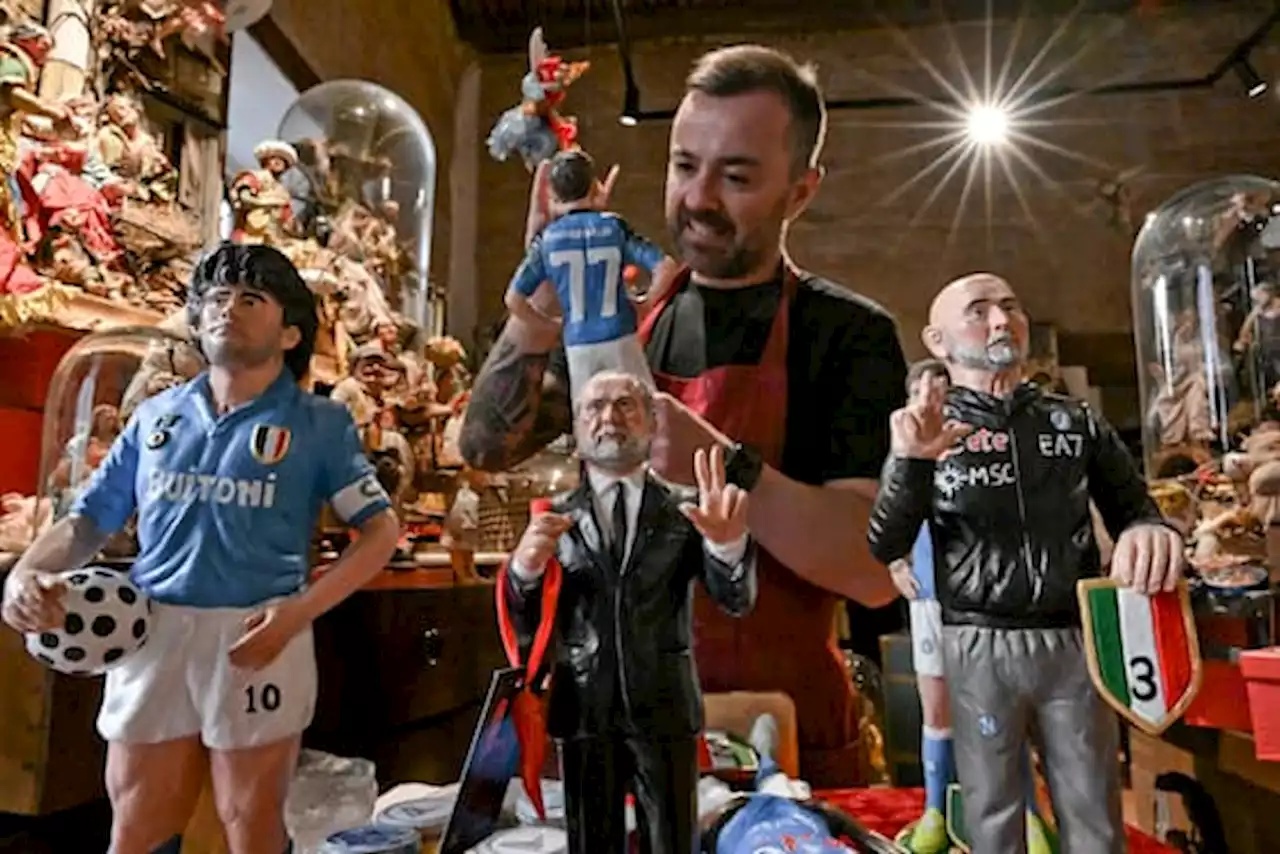 Napoli si prepara alla festa scudetto, ecco il presepe con i giocatori