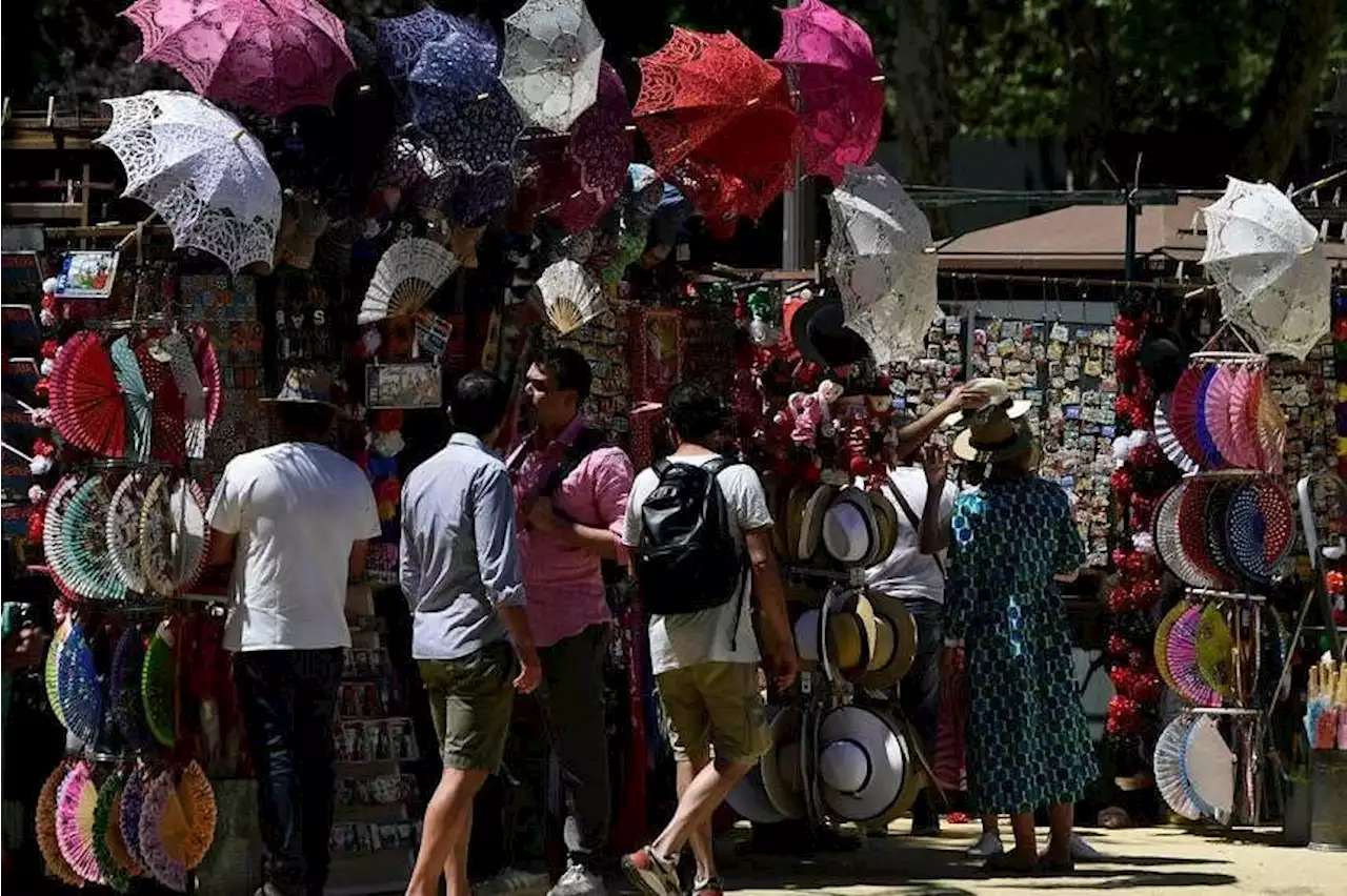 Spain hit by summer-strength heat in April