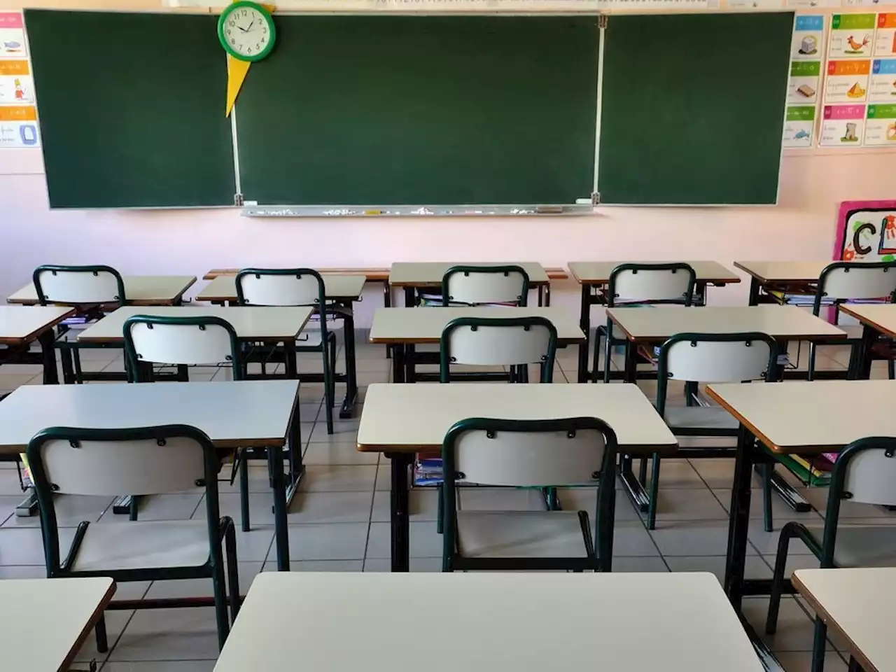 Quebec Liberals urge students to report verbal abuse by teachers