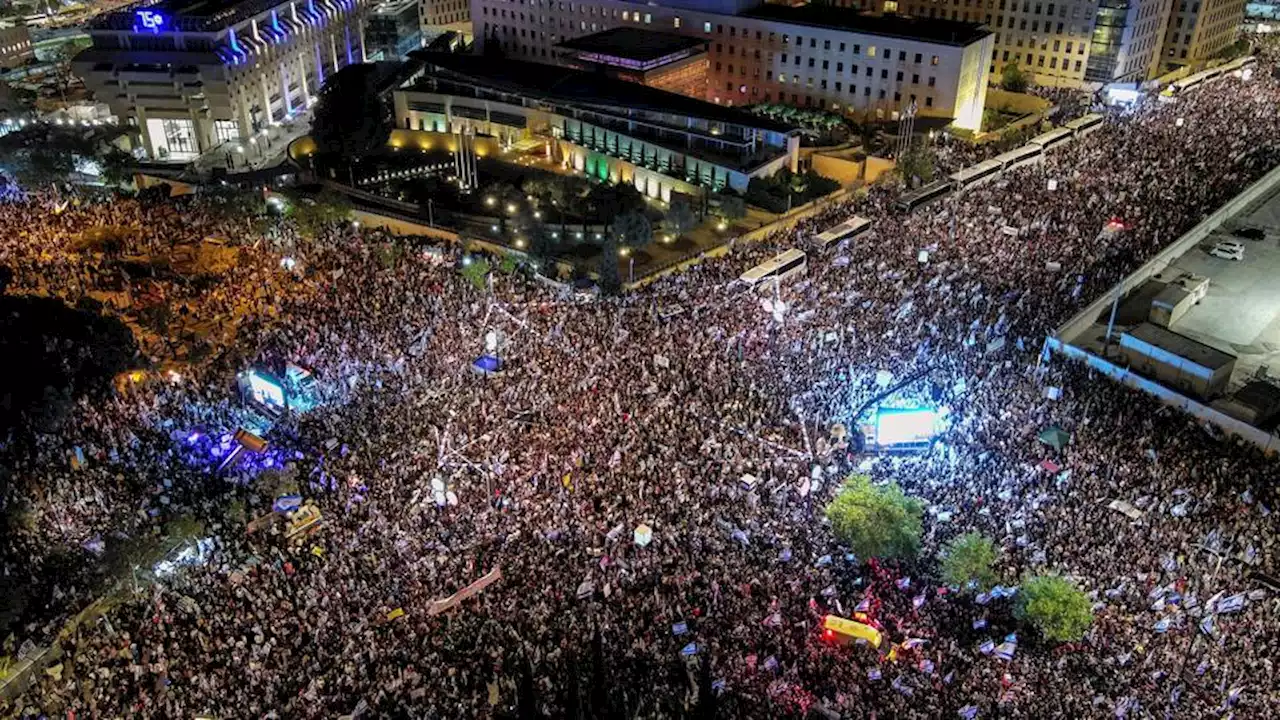 Thousands of Israelis rally in pro-Netanyahu protests