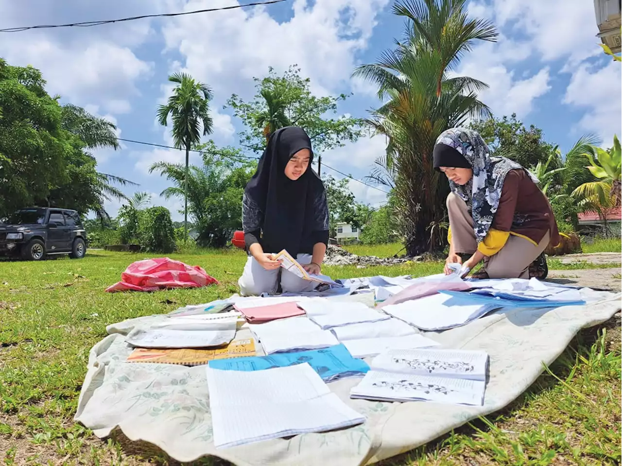 Buku rosak, bumbung rumah diterbangkan ribut